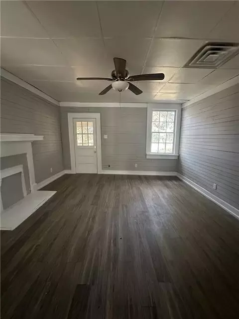 Living - 19 Gulf St, Mobile, AL 36611 photo 4 of 4