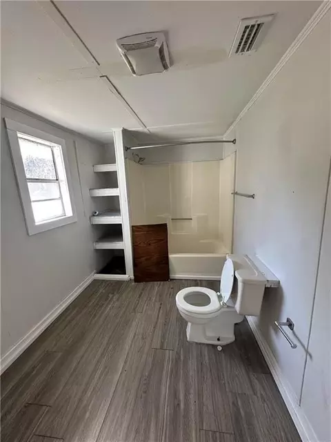 Bath - 19 Gulf St, Mobile, AL 36611 photo 1 of 3