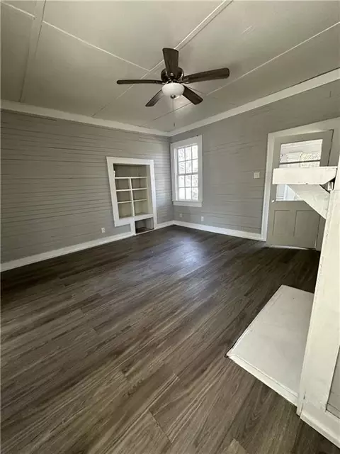 Living - 19 Gulf St, Mobile, AL 36611 photo 2 of 4