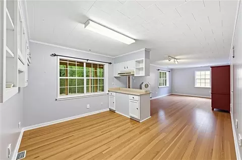 Living - 5404 Gaillard Dr, Mobile, AL 36608 photo 5 of 7