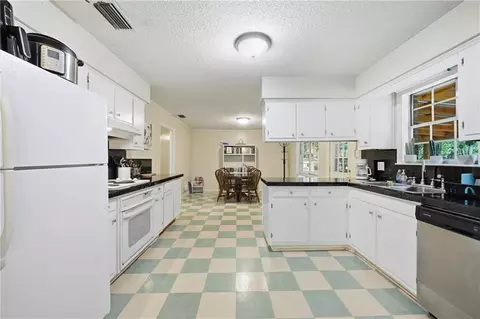 Kitchen - 5404 Gaillard Dr, Mobile, AL 36608 photo 1 of 5