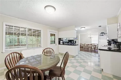 Dining - 5404 Gaillard Dr, Mobile, AL 36608 photo 3 of 3
