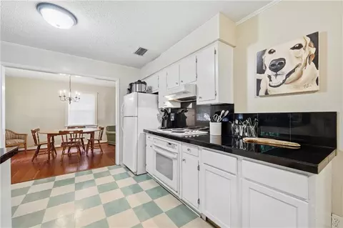 Kitchen - 5404 Gaillard Dr, Mobile, AL 36608 photo 4 of 5