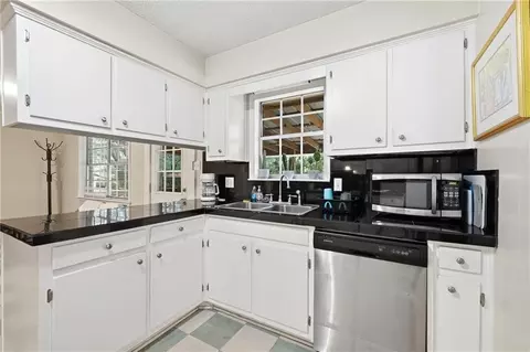 Kitchen - 5404 Gaillard Dr, Mobile, AL 36608 photo 3 of 5