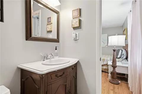Bath - 5404 Gaillard Dr, Mobile, AL 36608 photo 2 of 5