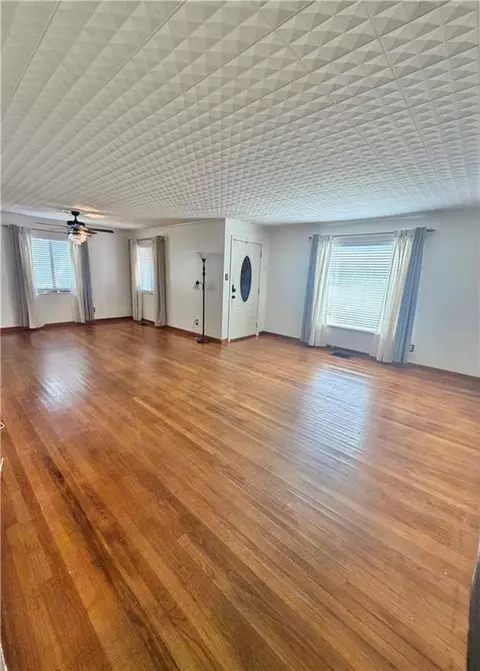 Living - 302 Siena Vista St, Mobile, AL 36607 photo 1 of 2