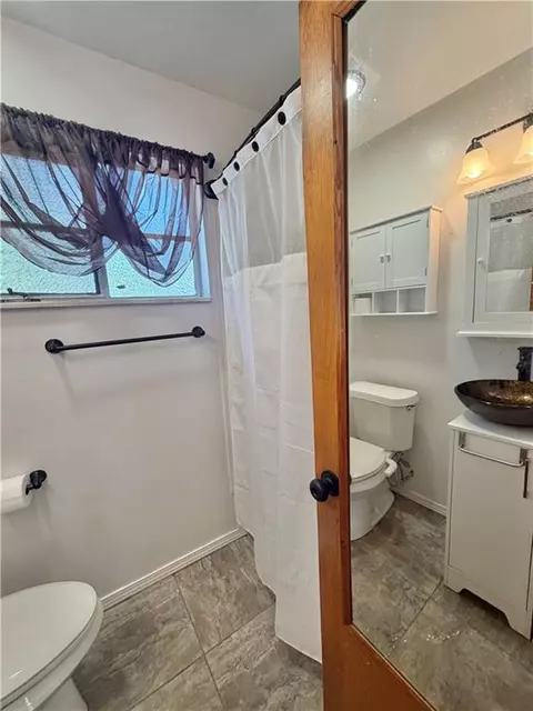 Bath - 302 Siena Vista St, Mobile, AL 36607 photo 1 of 2