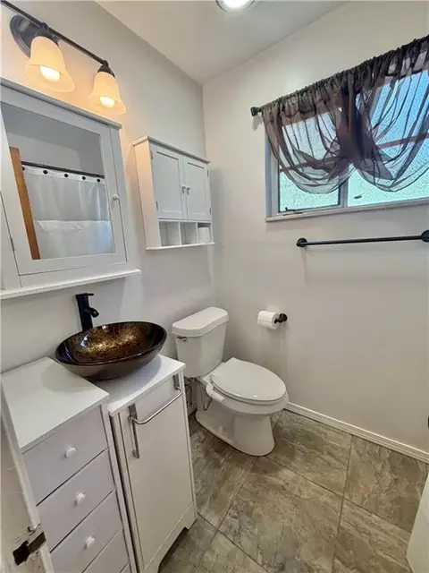 Bath - 302 Siena Vista St, Mobile, AL 36607 photo 2 of 2