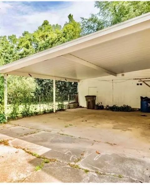 Exterior - 302 Siena Vista St, Mobile, AL 36607 photo 3 of 10