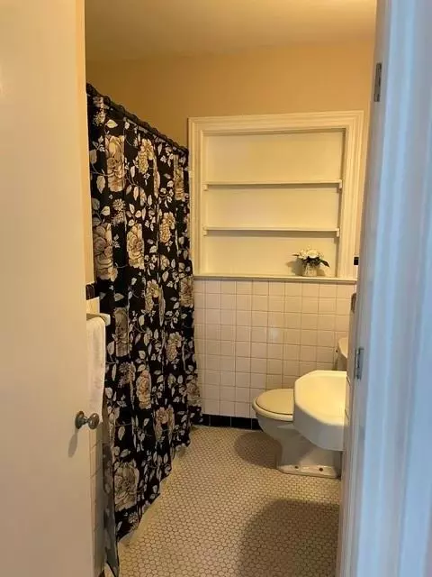 Bath - 339 Bromley Pl, Mobile, AL 36606 photo 3 of 6