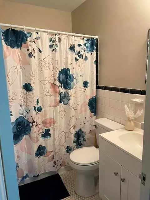 Bath - 339 Bromley Pl, Mobile, AL 36606 photo 2 of 6
