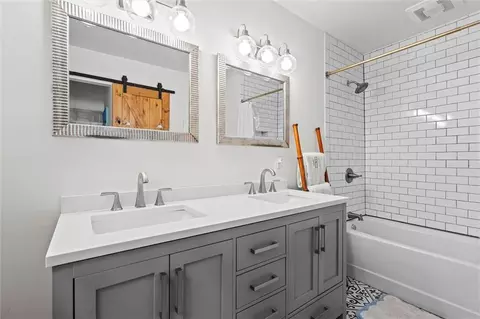 Bath - 268 Carnation St, Mobile, AL 36609 photo 1 of 2