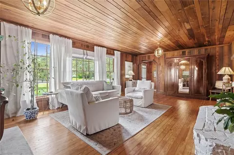 Living - 268 Carnation St, Mobile, AL 36609 photo 2 of 4