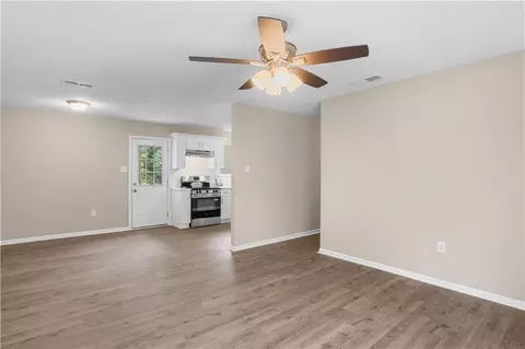 Living - 6962 Victor Rd, Mobile, AL 36608 photo 3 of 4