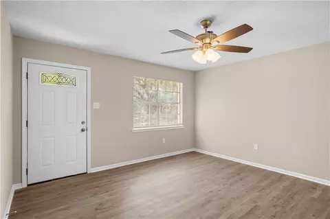 Living - 6962 Victor Rd, Mobile, AL 36608 photo 2 of 4