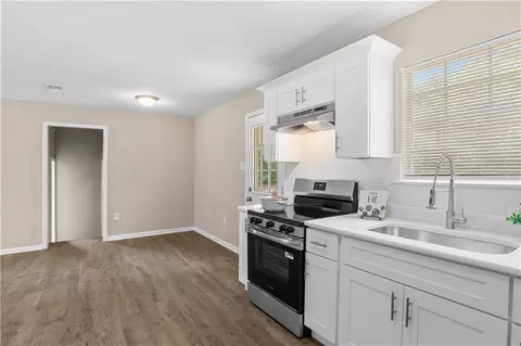 Kitchen - 6962 Victor Rd, Mobile, AL 36608 photo 4 of 4