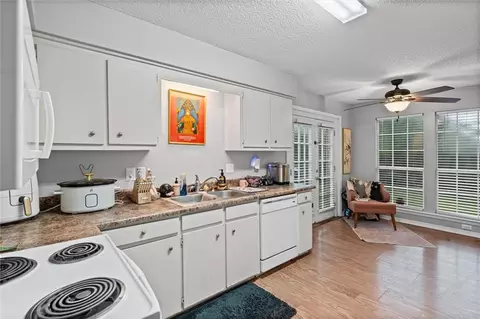 Kitchen - 5910 Windham Ct, Mobile, AL 36608 photo 1 of 2