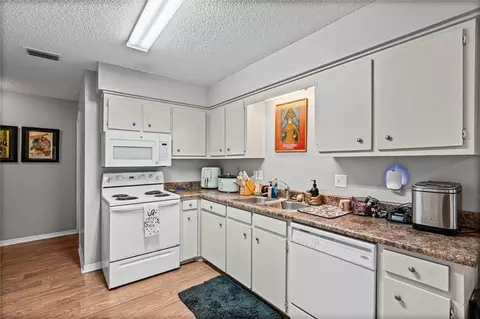 Kitchen - 5910 Windham Ct, Mobile, AL 36608 photo 2 of 2