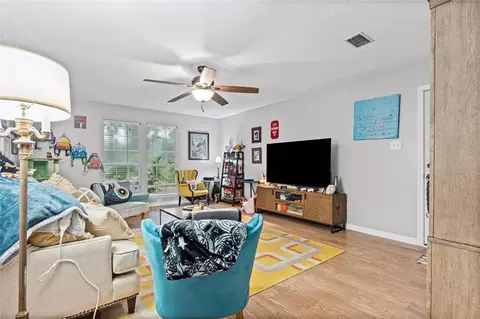 Living - 5910 Windham Ct, Mobile, AL 36608 photo 1 of 2