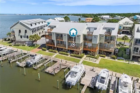 906 Delchamps Ave #C, Dauphin Island, AL 36528