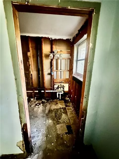 Bath - 500 Mann Dr, Mobile, AL 36608 photo 2 of 3