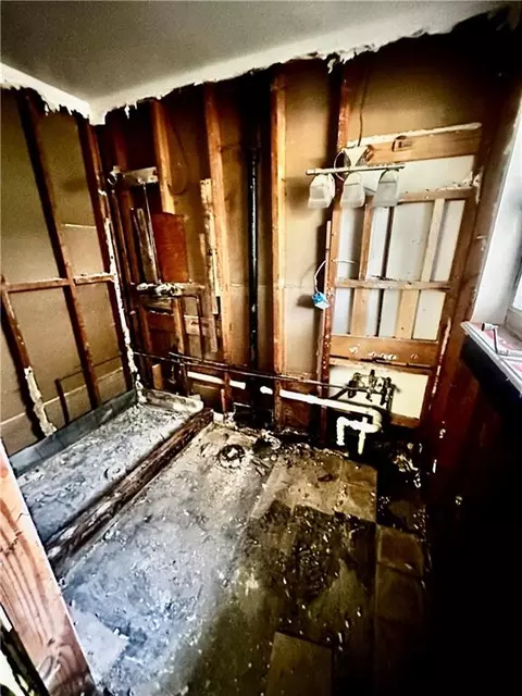 Bath - 500 Mann Dr, Mobile, AL 36608 photo 3 of 3
