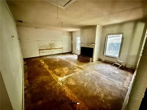 Living - 500 Mann Dr, Mobile, AL 36608 photo 1 of 5