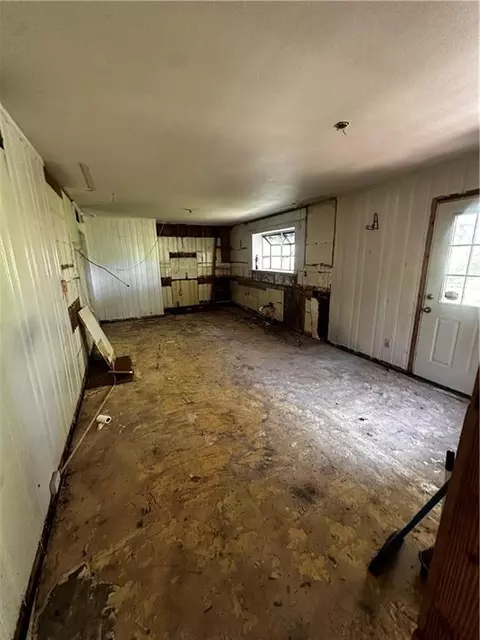 Kitchen - 500 Mann Dr, Mobile, AL 36608 photo 1 of 2