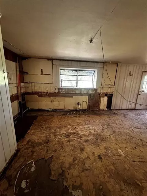 Kitchen - 500 Mann Dr, Mobile, AL 36608 photo 2 of 2