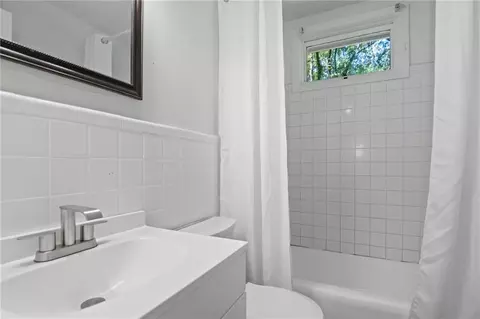 Bath - 1365 Middle Ring Rd, Mobile, AL 36608 photo 1 of 1