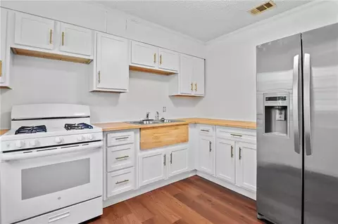 Kitchen - 1365 Middle Ring Rd, Mobile, AL 36608 photo 1 of 2