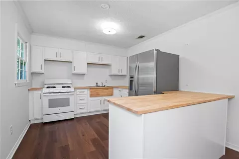 Kitchen - 1365 Middle Ring Rd, Mobile, AL 36608 photo 2 of 2