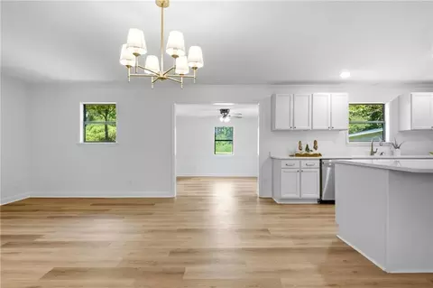 Living - 2960 Newman Rd, Mobile, AL 36695 photo 4 of 5