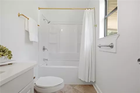 Bath - 2960 Newman Rd, Mobile, AL 36695 photo 1 of 5