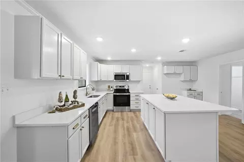 Kitchen - 2960 Newman Rd, Mobile, AL 36695 photo 3 of 9