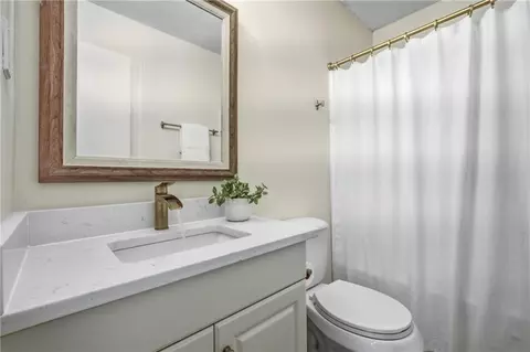 Bath - 2960 Newman Rd, Mobile, AL 36695 photo 4 of 5
