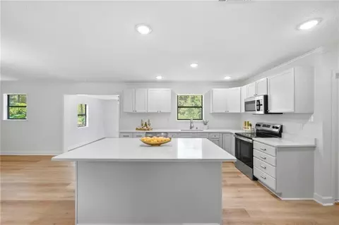 Kitchen - 2960 Newman Rd, Mobile, AL 36695 photo 2 of 9