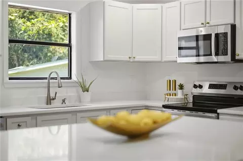 Kitchen - 2960 Newman Rd, Mobile, AL 36695 photo 5 of 9