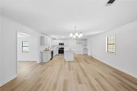 Living - 2960 Newman Rd, Mobile, AL 36695 photo 3 of 5
