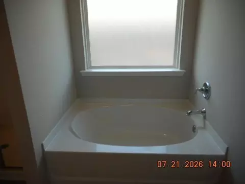 Bath - 2495 Thornbury Loop, Mobile, AL 36695 photo 1 of 4