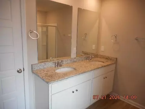 Bath - 2495 Thornbury Loop, Mobile, AL 36695 photo 3 of 4