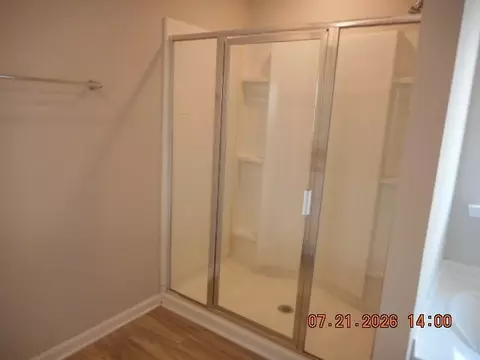 Bath - 2495 Thornbury Loop, Mobile, AL 36695 photo 2 of 4
