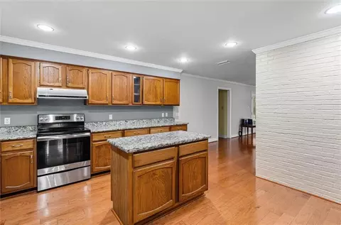 Kitchen - 6300 Cottage Hill Rd, Mobile, AL 36609 photo 3 of 4