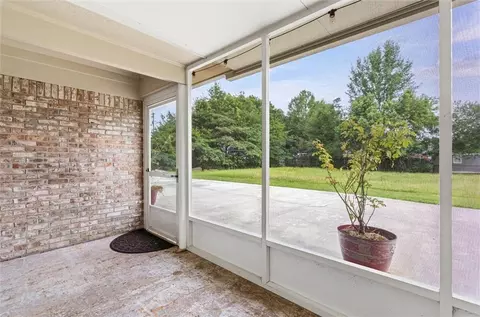 Exterior - 6300 Cottage Hill Rd, Mobile, AL 36609 photo 2 of 5