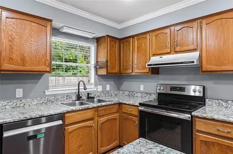 Kitchen - 6300 Cottage Hill Rd, Mobile, AL 36609 photo 4 of 4
