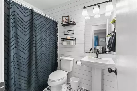 Bath - 6608 Timbers Dr, Mobile, AL 36695 photo 2 of 2