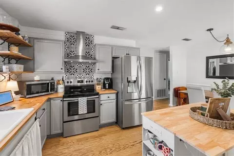 Kitchen - 6608 Timbers Dr, Mobile, AL 36695 photo 4 of 4