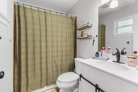 Bath - 6608 Timbers Dr, Mobile, AL 36695 photo 1 of 2