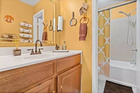 Bath - 1807 Spring Brook Ct, Mobile, AL 36609 photo 2 of 2