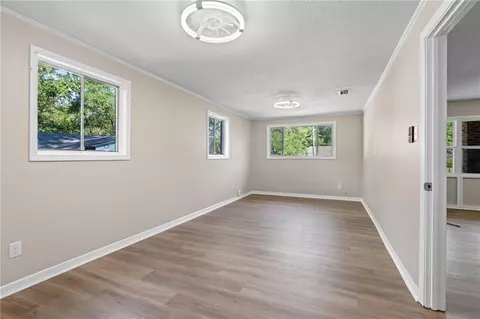 Living - 4120 Latimer Ln, Mobile, AL 36609 photo 4 of 4